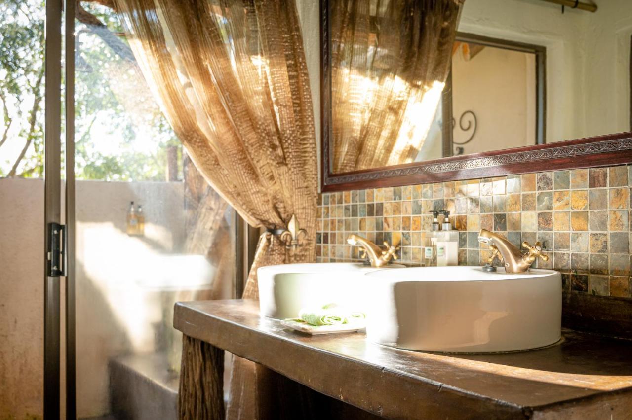 Umkumbe Safari Lodge Riverside 스쿠쿠자 외부 사진
